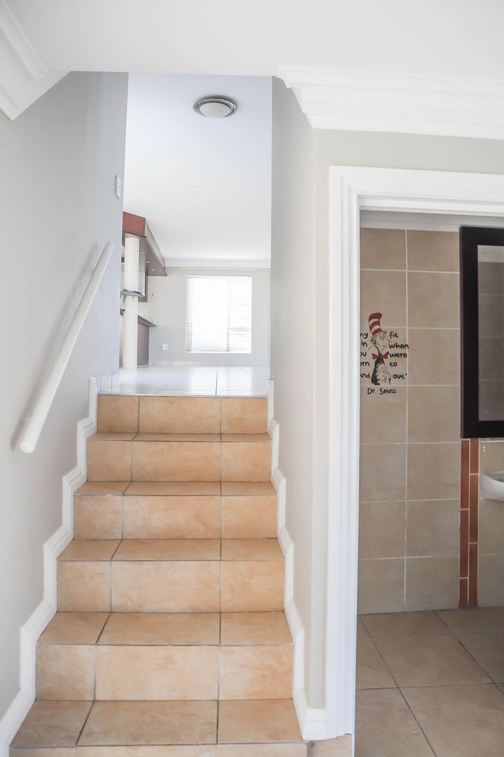 To Let 4 Bedroom Property for Rent in Calypso Beach Western Cape